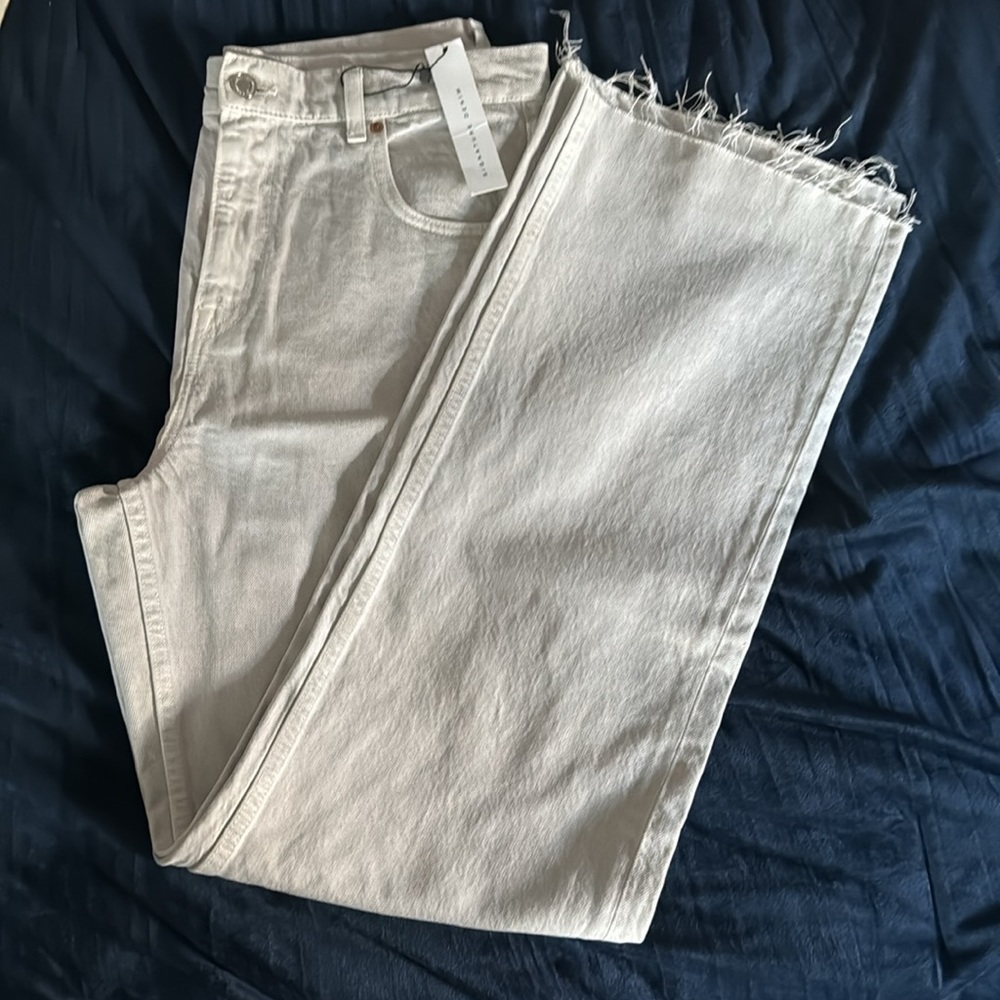 GREY JEANS